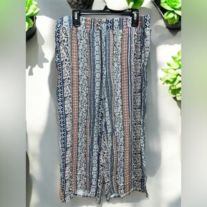 Westport Women’s Capri Pants Size: L Blue, White & Pink Print